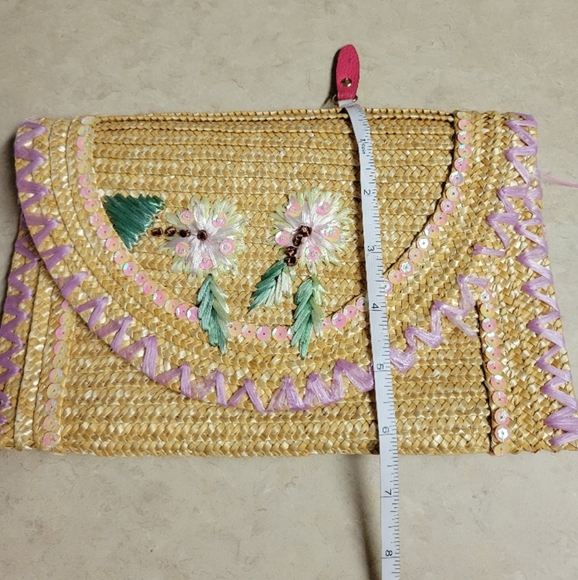 Nwot vintage Handcrafted Straw Clutch with Floral Embroidery and sequins - Picture 3 of 12